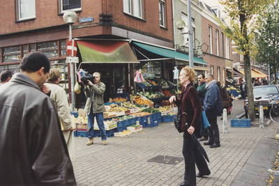605947 Gezicht in de Kanaalstraat te Utrecht, ter hoogte van de hoek met de Riouwstraat, tijdens een bezoek van ...